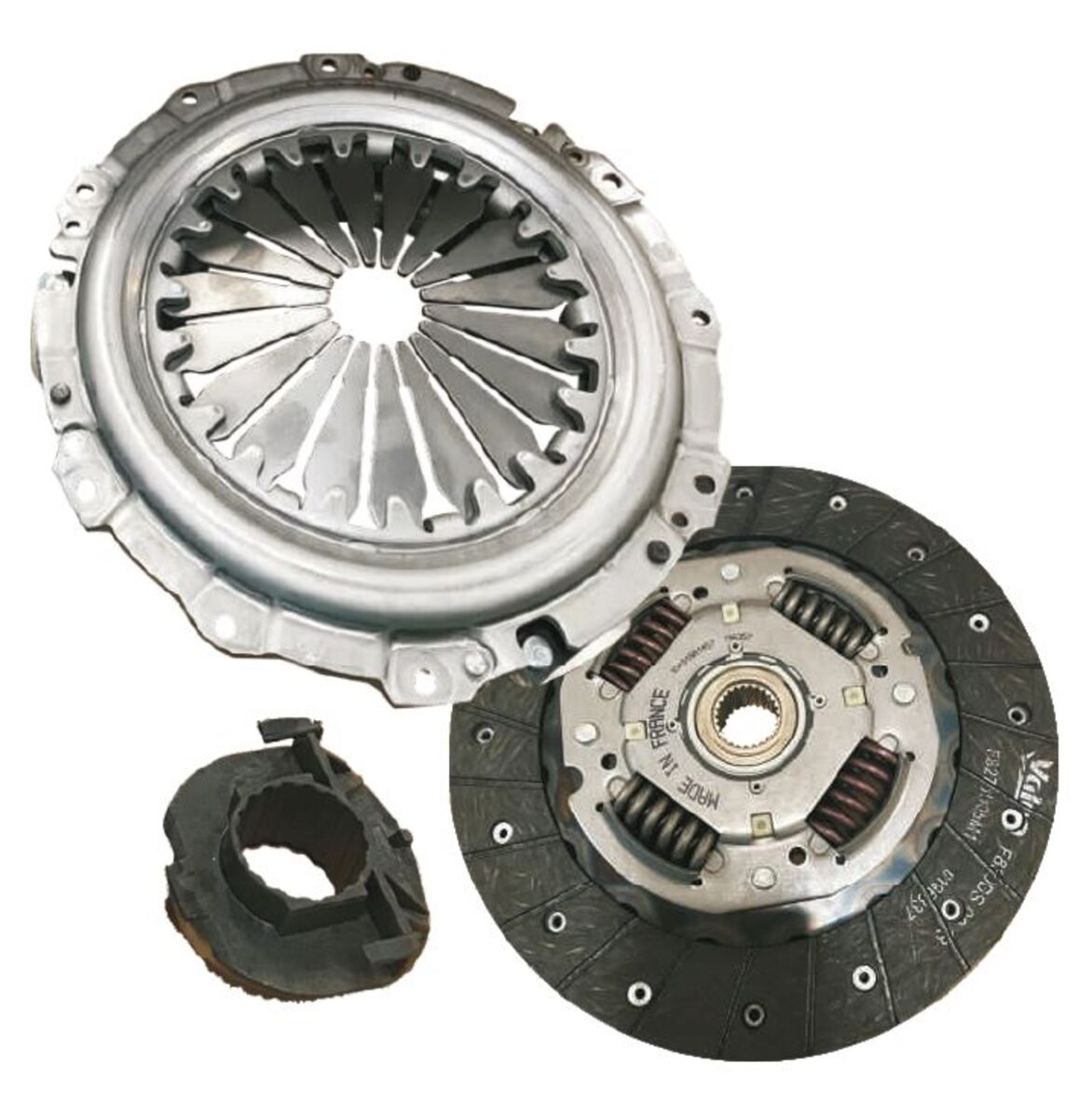 VALEO CLUTCH KIT 3P PV MAHINDRA RENAULT LOGAN,Logan/Vertio 1.5L CRB type (D)(VALE-161400)